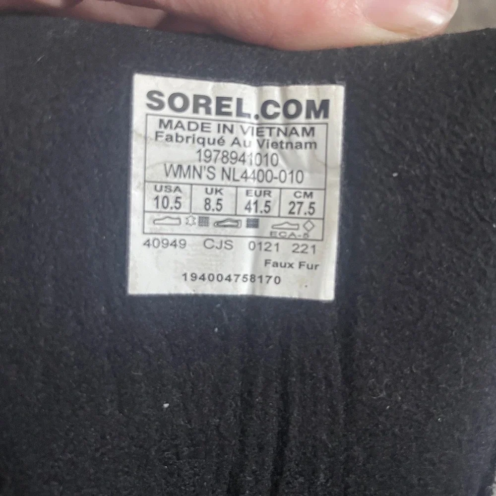 Sorel Women's Black and White‎ Athletic Shoe/Boots size 10.5